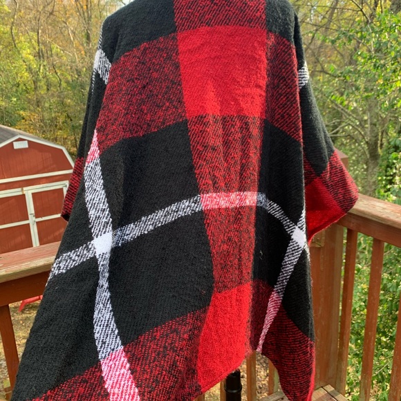 Red Plaid Poncho - Picture 7 of 9